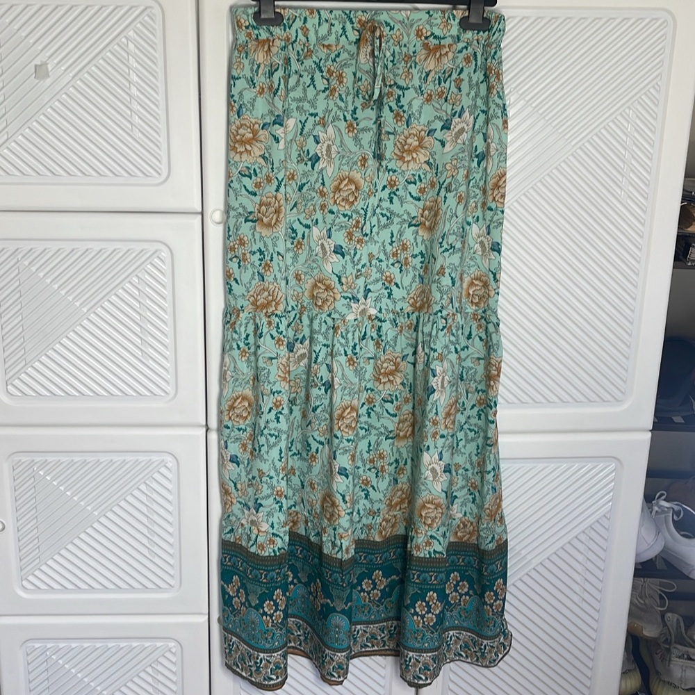 Maxi skirt floral size medium